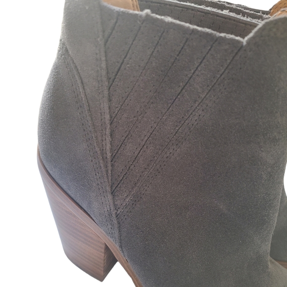 Marc Fisher LTD Gardi Pointed Toe Suede Booties β Medium Gray, Size 8 | Stylish - Picture 7 of 13